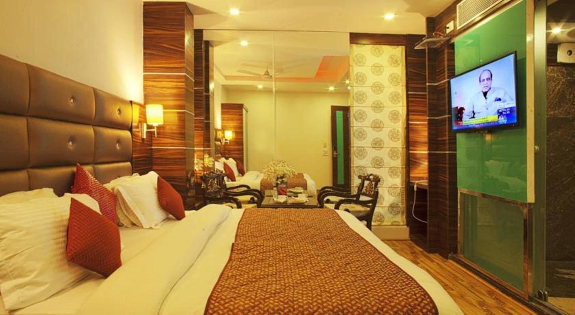 Hotel Delhi 55 @ New Delhi Railway Station Nova Deli Exterior foto