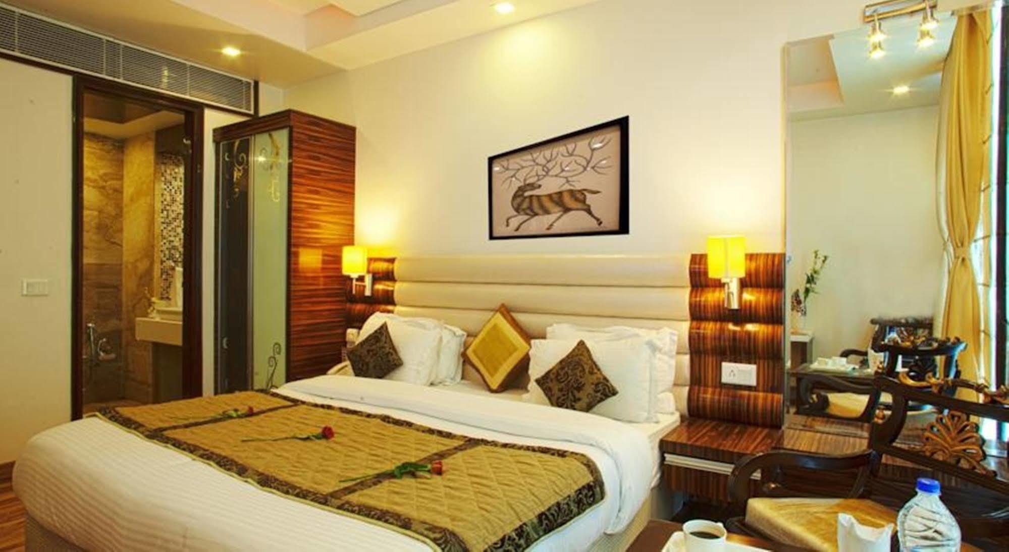 Hotel Delhi 55 @ New Delhi Railway Station Nova Deli Exterior foto